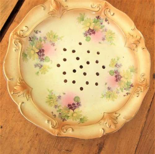 BEAUTIFUL VICTORIAN  ERA SALAD DISH WITH DRAINER HOLES
