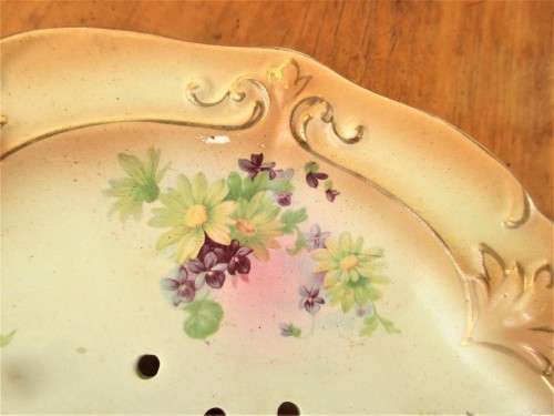 BEAUTIFUL VICTORIAN  ERA SALAD DISH WITH DRAINER HOLES