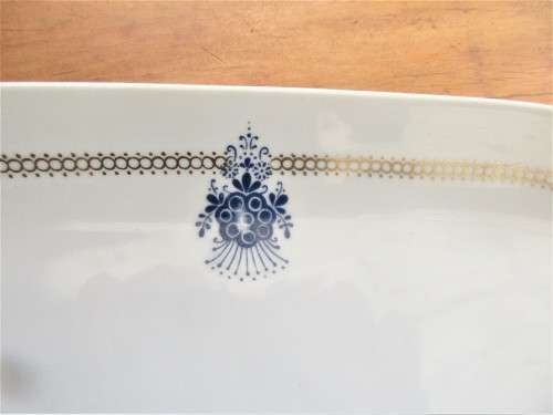 KAHLA GERMANY BLUE AND WHITE PORCELAIN  SANDWICH PLATE