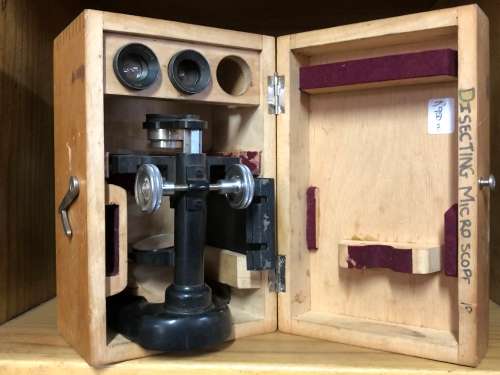 BOXED VINTAGE LEITZ WETZLAR DISSECTING MICROSCOPE