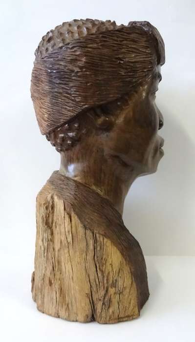 darios chikumbirike wood sculpture