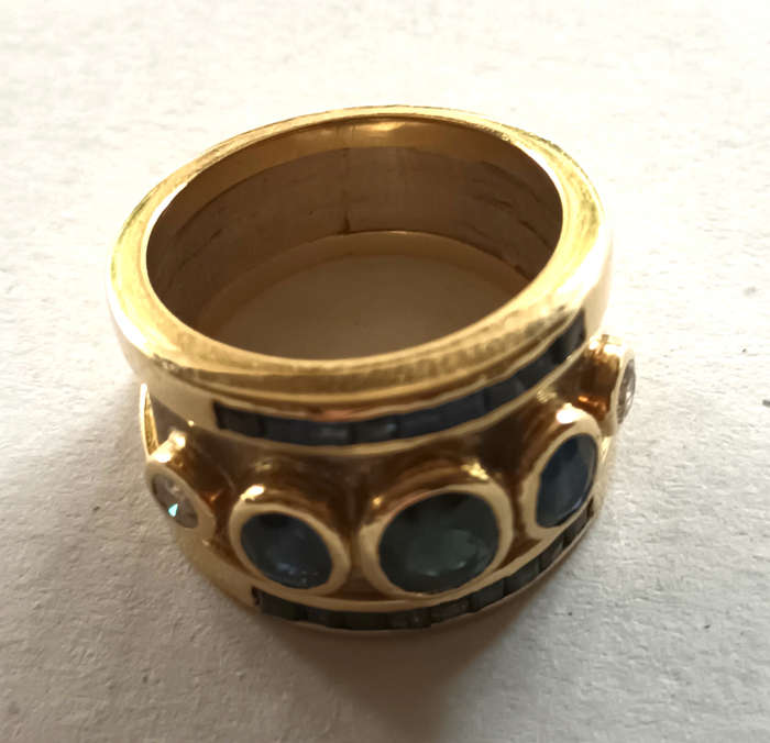 18ct yellow & white gold ring with sapphires & diamonds