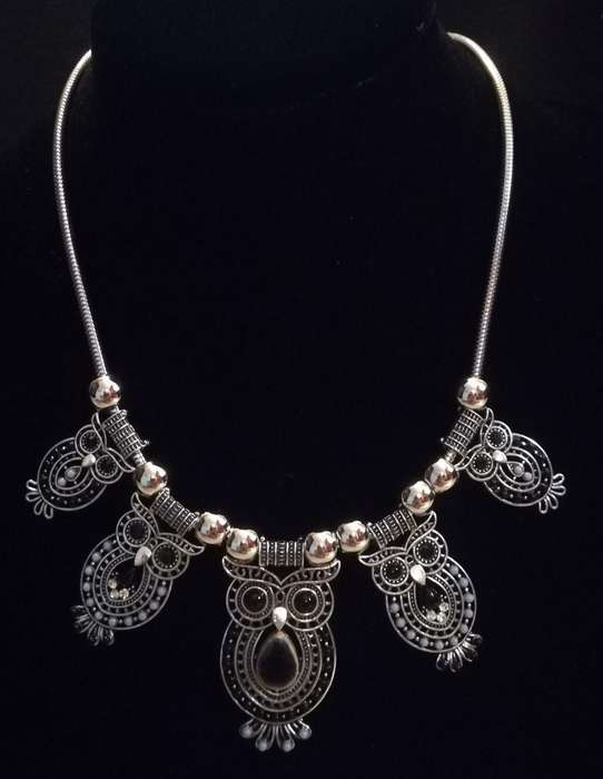 Boho Vintage Style Silver Necklace with Owl Design and Adjustable Chain - Black and Grey