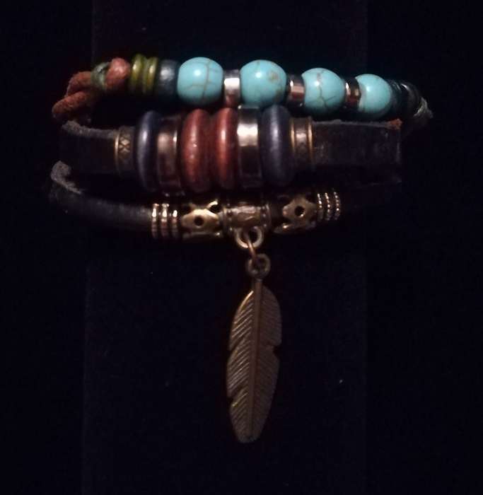 Unisex Multilayer Adjustable Beaded Leather & Wax String Bracelet with Feather Charm