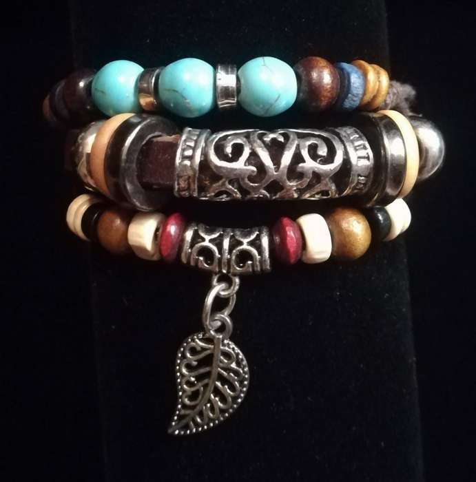 Unisex Multilayer Adjustable Beaded Leather & Wax String Bracelet with Leaf Charm