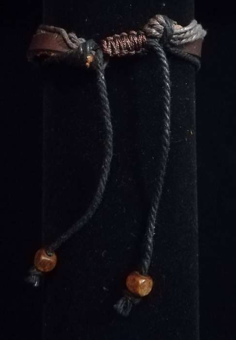 Unisex Multilayer Adjustable Beaded Leather & Wax String Bracelet with Leaf Charm