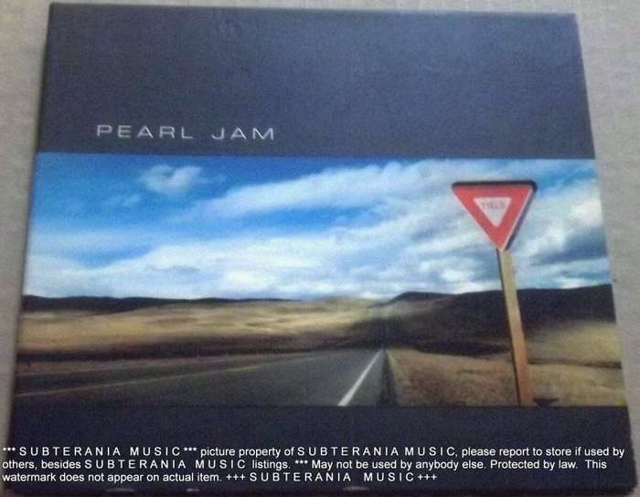 PEARL JAM Yield SOUTH AFRICA CD Cat# CDEPC 5510 D with booklet