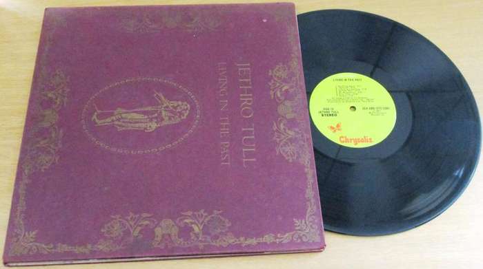JETHRO TULL Living in the Past with booklet LP VINYL RECORD [Shelf G]