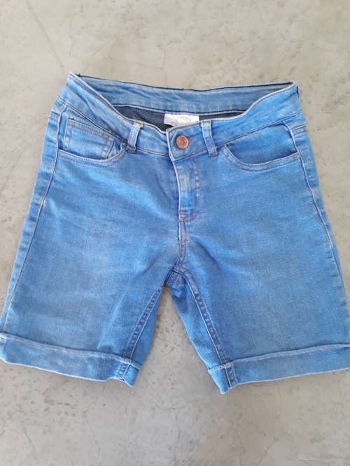 GIRLS DENIM SHORTS SIZE 10-11 YEARS