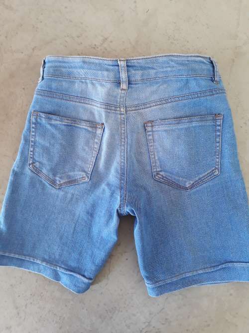 GIRLS DENIM SHORTS SIZE 10-11 YEARS