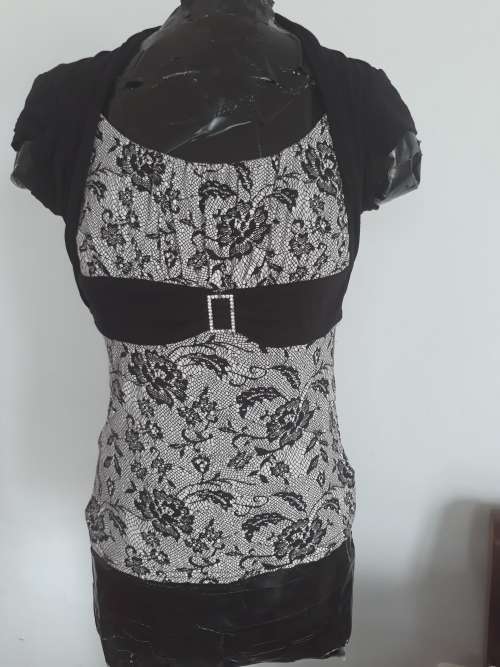 T-SHIRT TOP SIZE 36