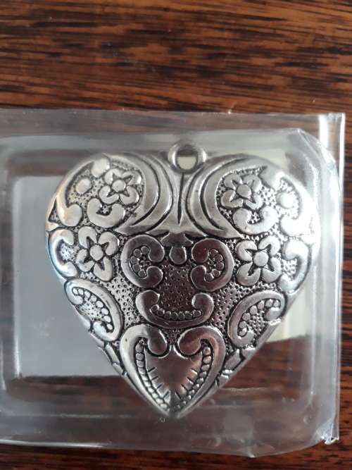 X-LARGE FILIGREE HEART PENDANT