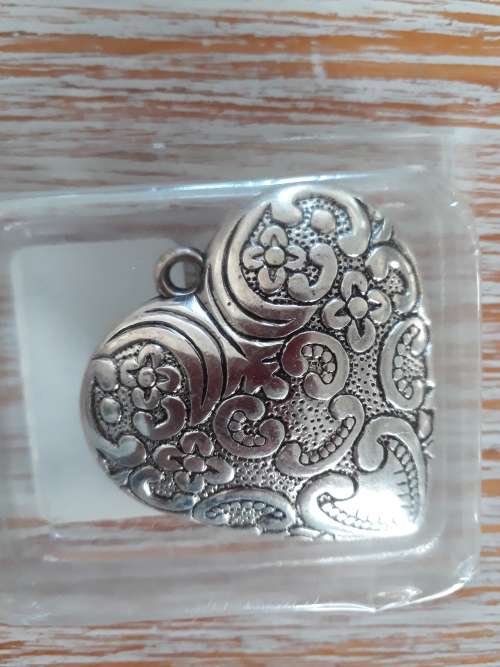 X-LARGE FILIGREE HEART PENDANT