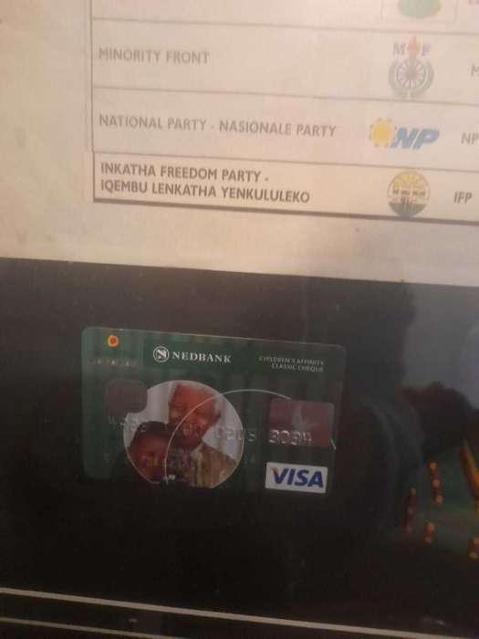 ORIGINAL SIGNATURE OF FORMER PRESIDENT NELSON R. MANDELA memorabilia