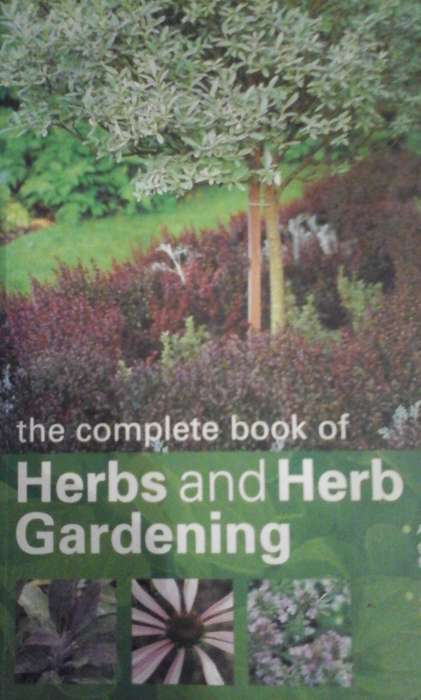 The Complete Book of Herbs and Herb Gardening - Jessica Houdret