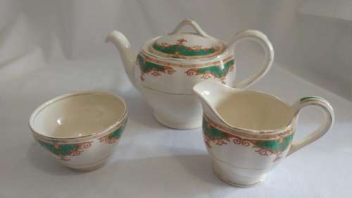 Lovely Grindley Cream petal Tea for One set Classic emerald design