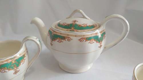 Lovely Grindley Cream petal Tea for One set Classic emerald design