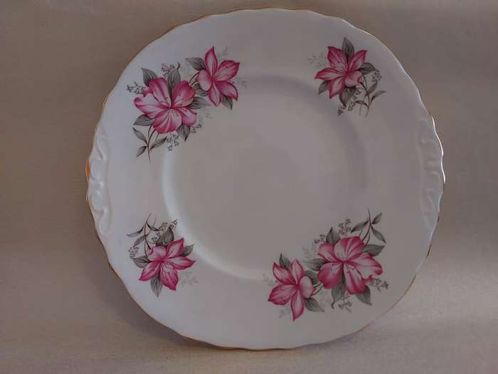 Beautiful Royal Vale pink flower fine bone China large cake plate