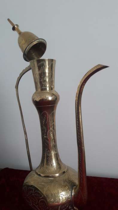 Large brass Indian kettle/ornament - +-46cm Height