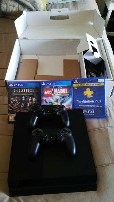 Playstation 4!! Pus 3 Games!! 2 Controllers!!