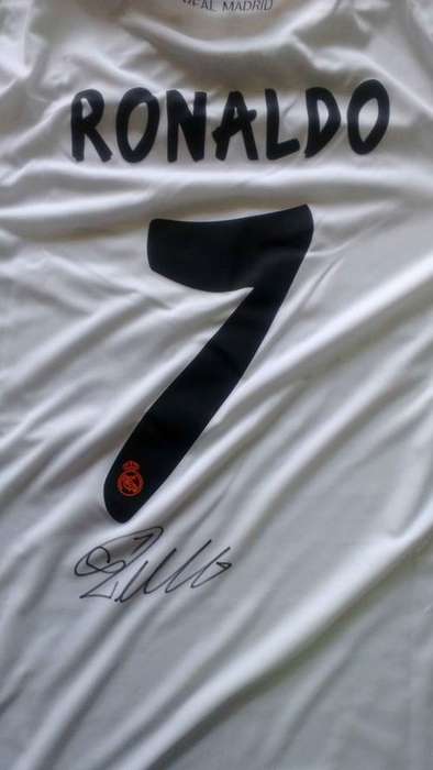 Real Madrid Cristiano Ronaldo Home signed Soccer Jersey +COA