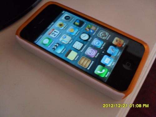 APPLE IPHONE 4 16 GB ( UNLOCKED ALL SA networks) BLACK with smart pouch.