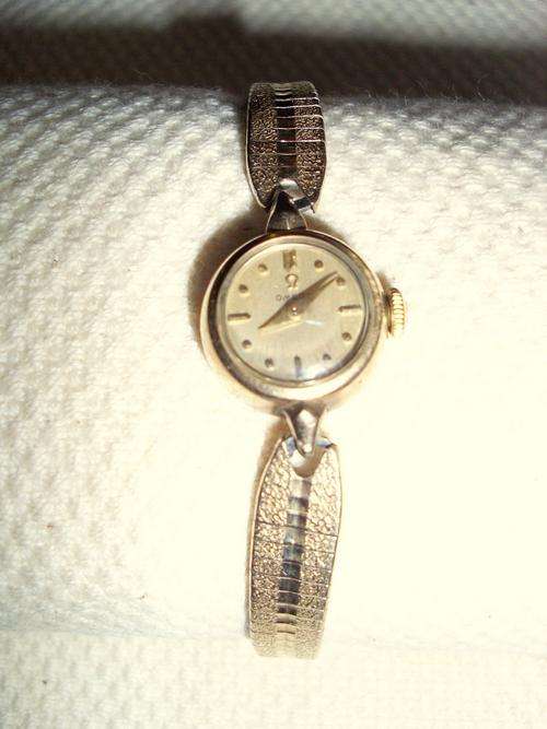OMEGA GOLD LADIES WATCH value R3,000.00