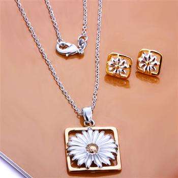 Designer's Flower Pendant Silver Set *imported