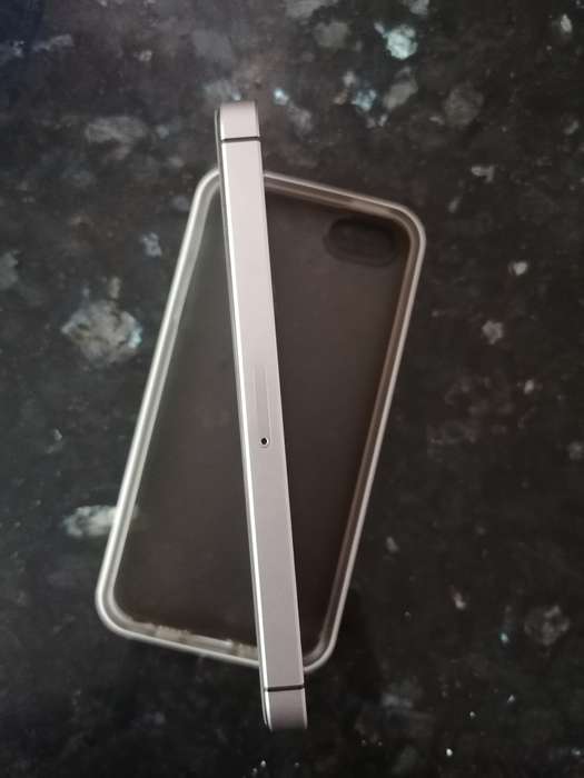 APPLE IPHONE SE | FLLN2SO/A | A1723 | FINGERPRINT ID | SMART PHONE