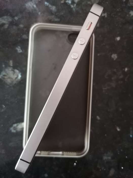 APPLE IPHONE SE | FLLN2SO/A | A1723 | FINGERPRINT ID | SMART PHONE