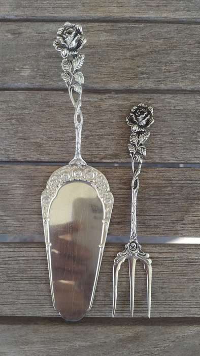 Cake Lifter and Matching Fork. Roses Motif. Silver.