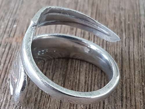 Golf ring. Two gold golf sticks on a sterling silver ring. Interesting design. 12.2 grammes