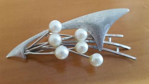 Solid Silver and Pearl brooch. Marked Silver. Art Deco, Vintage, Retro