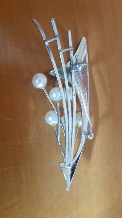 Solid Silver and Pearl brooch. Marked Silver. Art Deco, Vintage, Retro