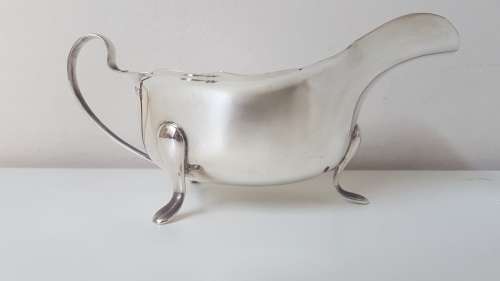 SOLID Sterling Silver Sauce / Gravy Boat . Edward Viner. 1946 Sheffield. 100.4 grammes! Ex. Cond.