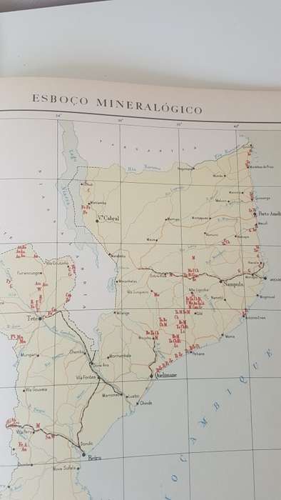Atlas de Mocambique   Rare 1962 Atlas of Mozambique. Number 4403/4750.