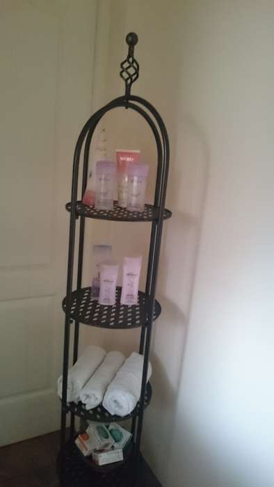 ##Stacks of racks!Iron whatnot for loads of goodies##