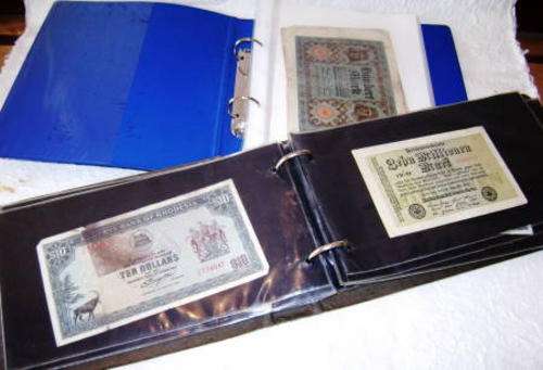 2x files containing a collection of 140  old bank notes