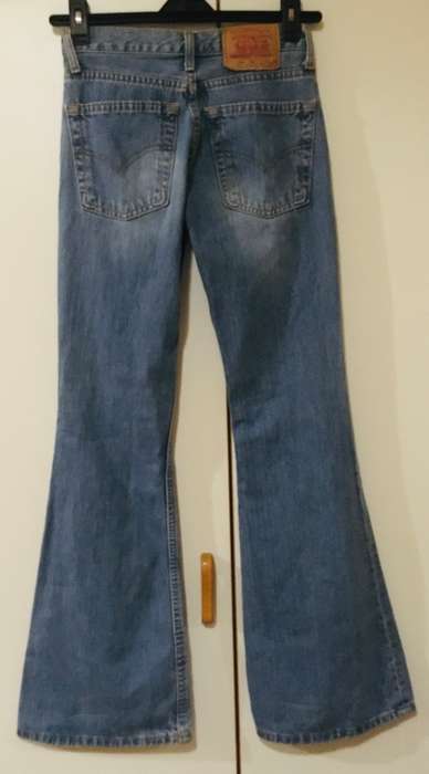 Levi Bell Bottom Jeans Size: W26 L32