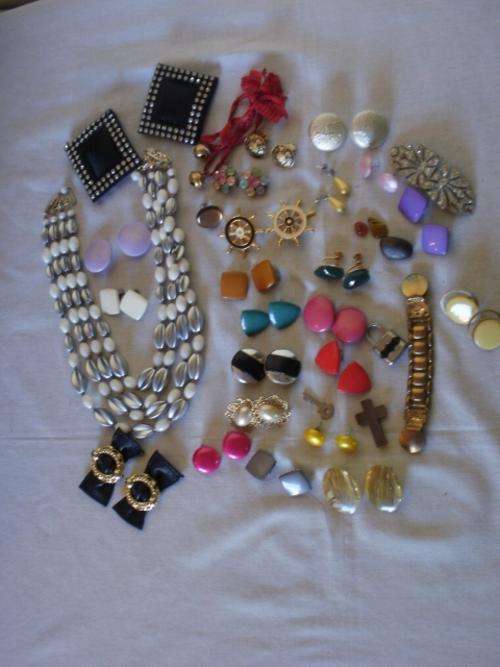 JOBLOT OF VINTAGE JEWELLERY