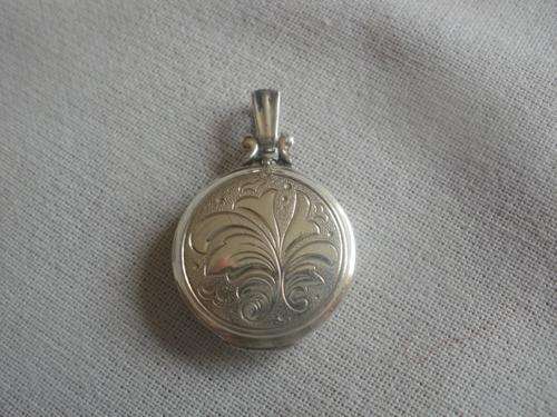 SILVER PENDANT FOR YOUR LOVE ONES PHOTO'S