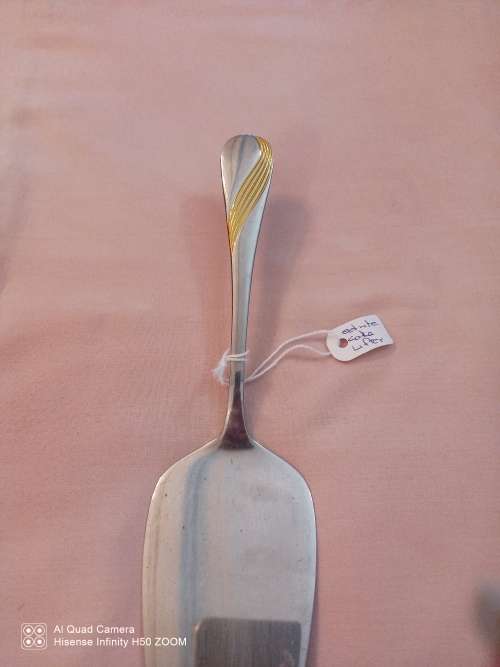 Eetrite 18/ Stainless steel -goldplated  insert cake lifter