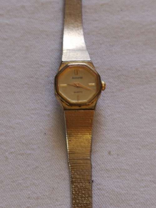 Ladies Accurist quartz watch