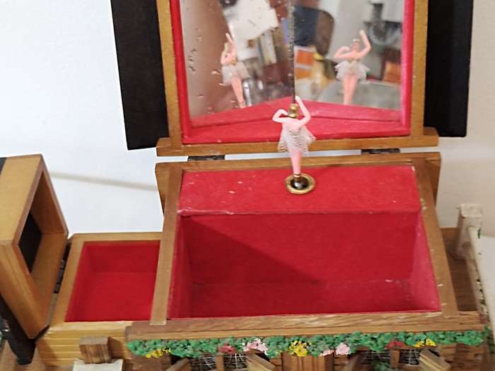Reuge Swiss Music Jewelry Box
