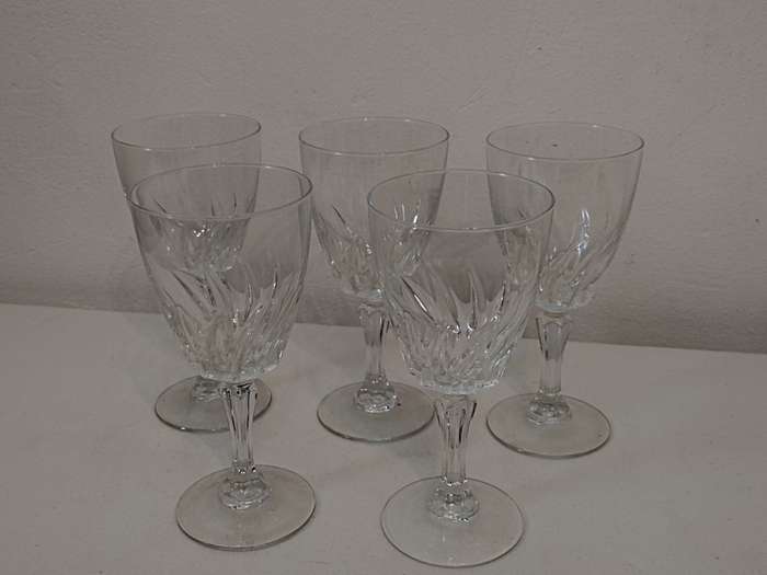x5 Lumenarc Red wine glasses
