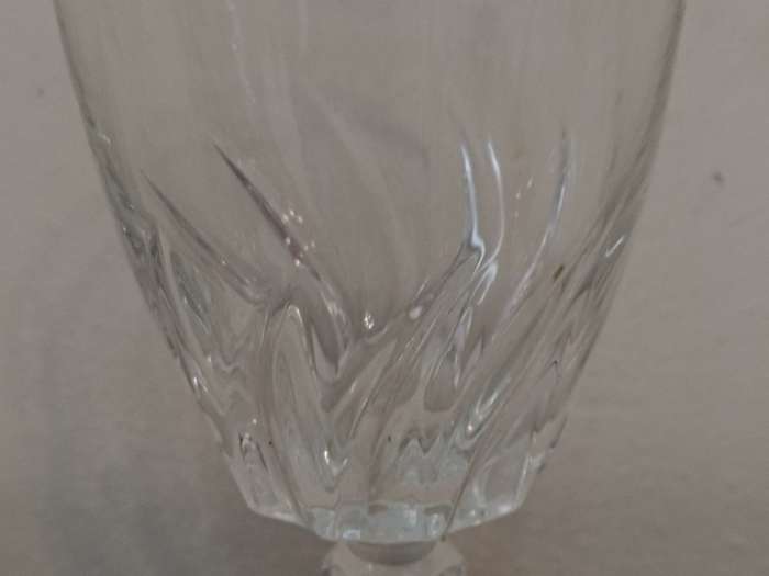 x5 Lumenarc Red wine glasses