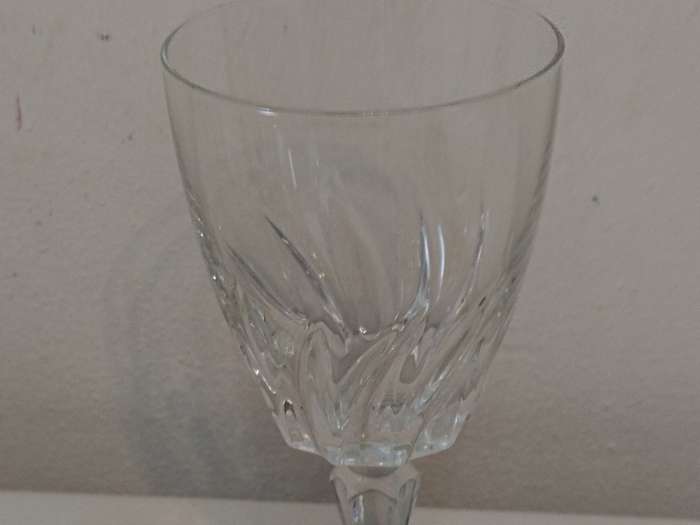 x5 Lumenarc Red wine glasses