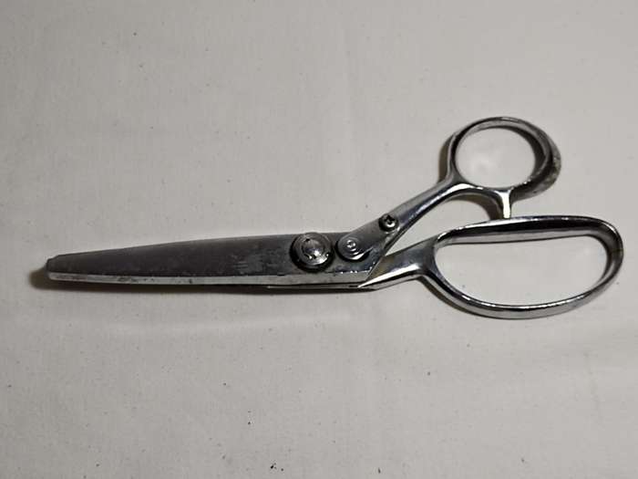 Vintage Canary Foreign Zig Zag Scissors