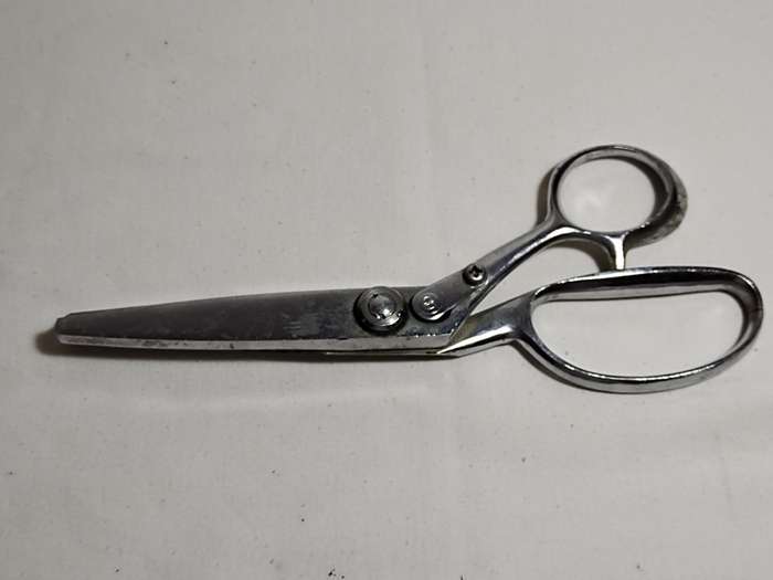 Vintage Canary Foreign Zig Zag Scissors