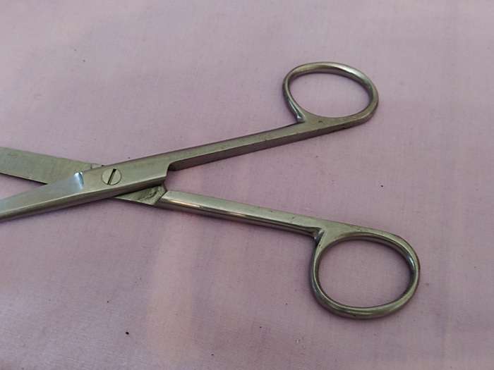 Medical Stainless steel Scissors (b)